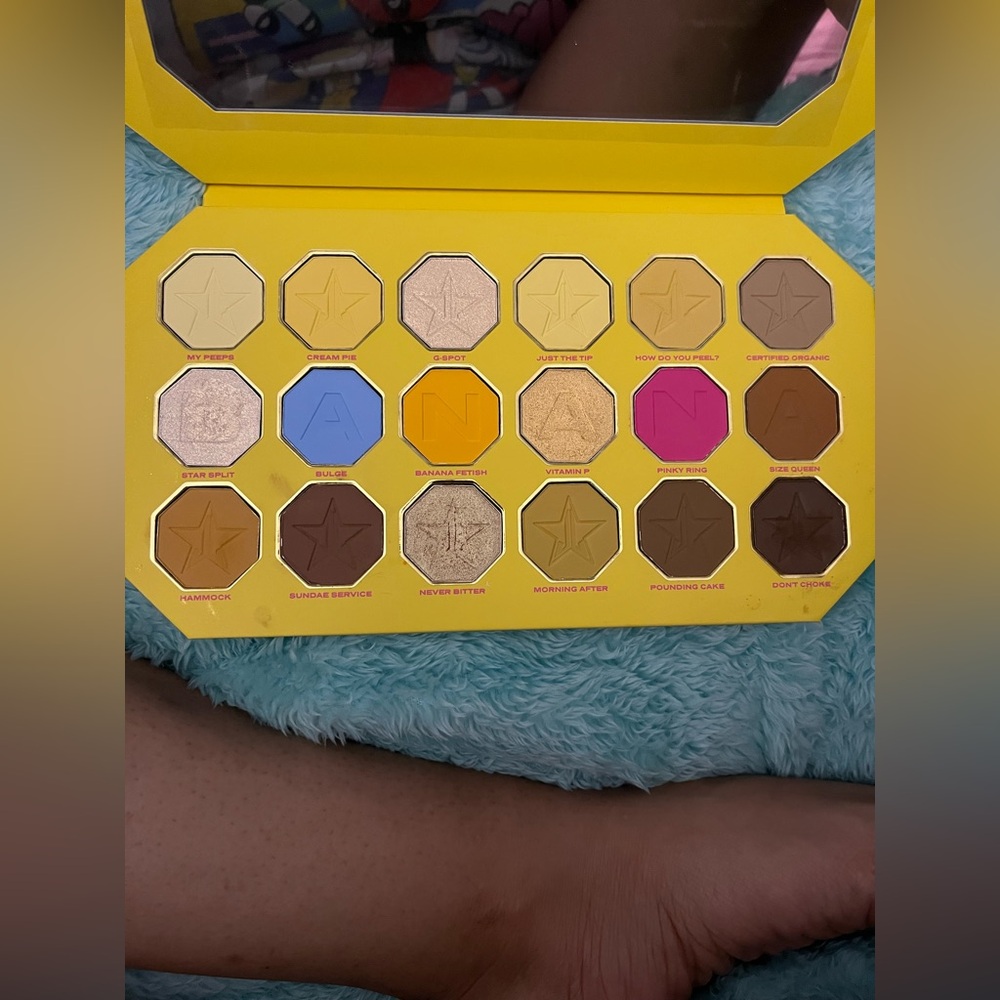 Jeffree Star Yellow Gold Eyeshadow Palette Vibrant Shades